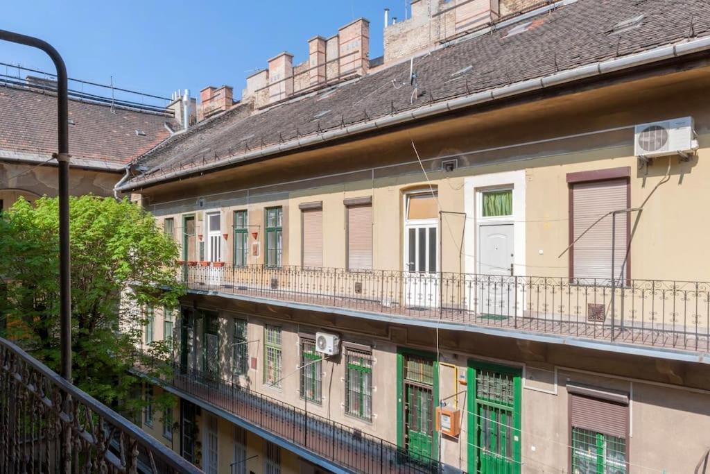 Apartament Dora'S Calm Nest Over The Chestnut Tree Budapeszt Zewnętrze zdjęcie